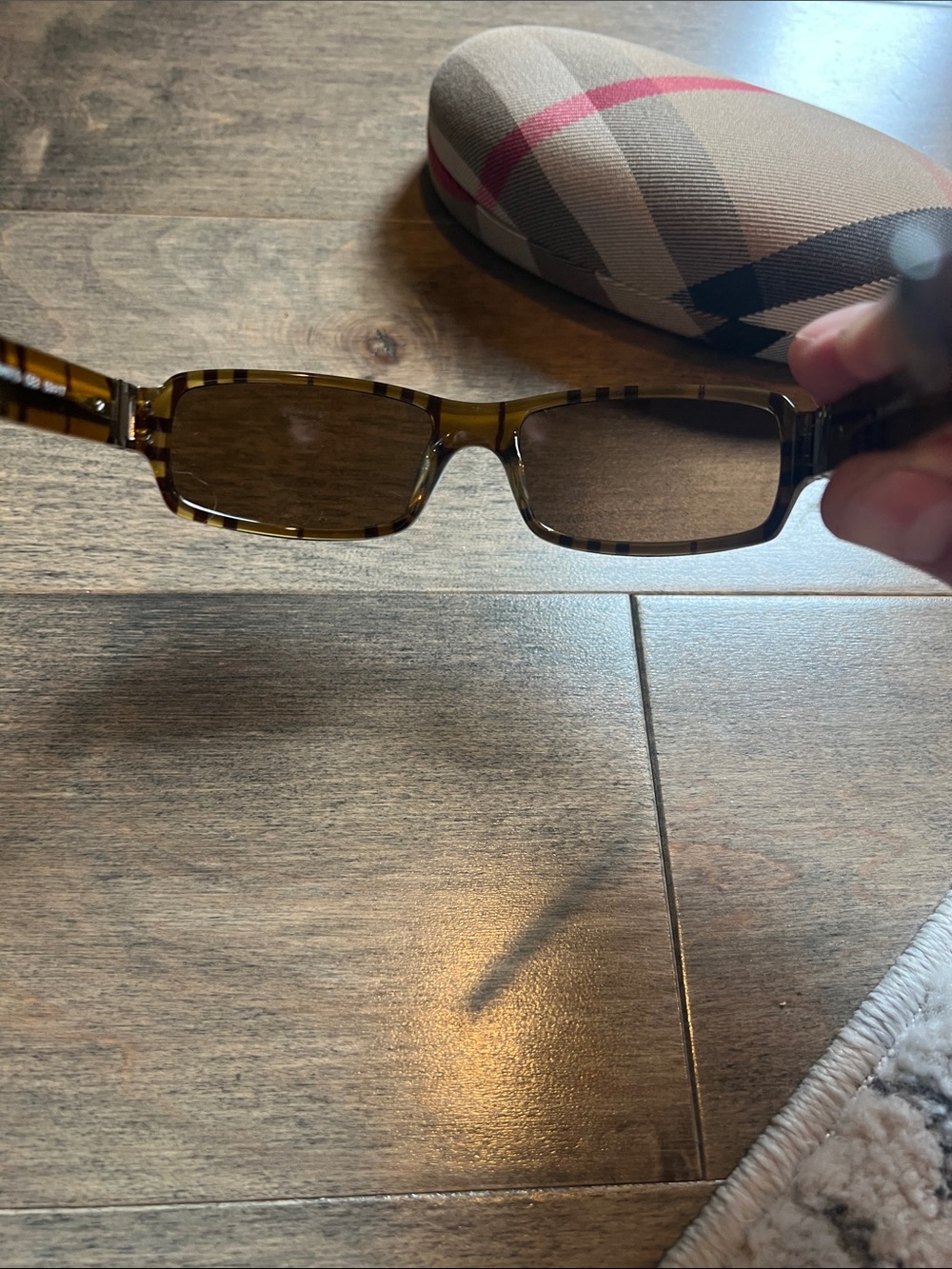 Burberry Brown Tortoiseshell Sunglasses with Brown Lenses - Picture 5 of 9